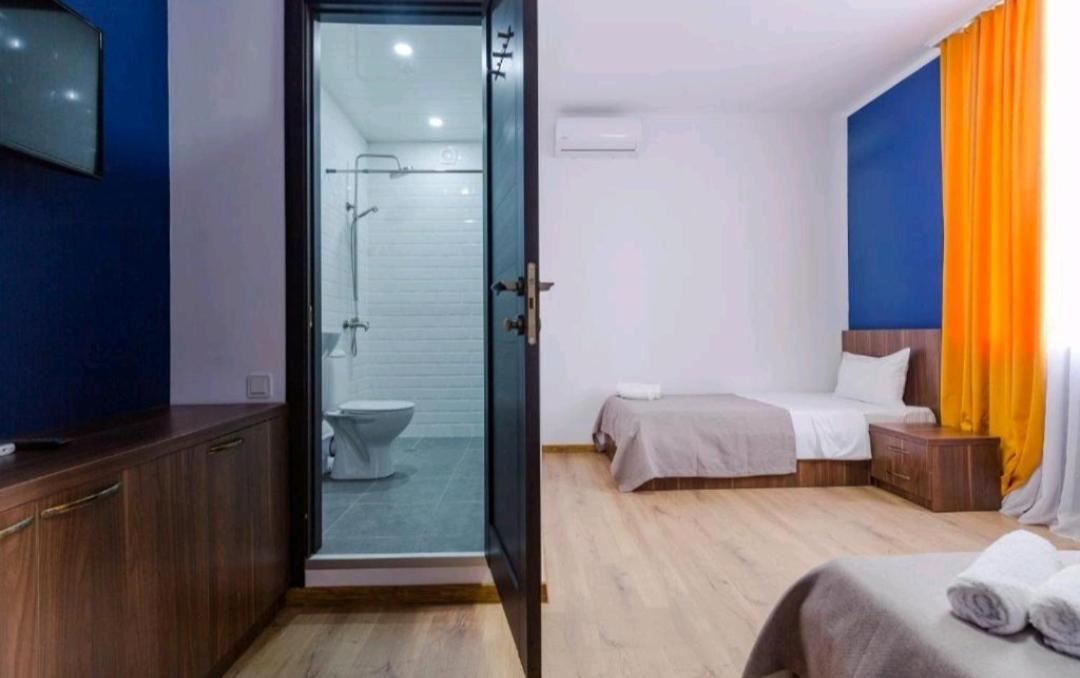 Komuna Hostel&Hotel Batumi Exteriér fotografie